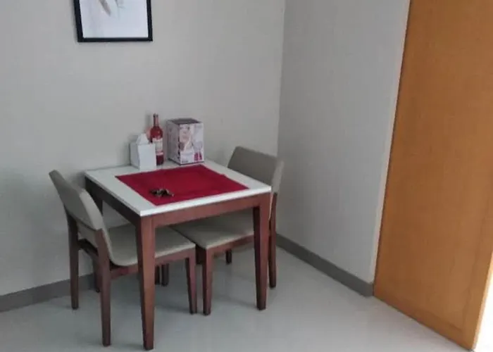 Elegant Urban In Taguig Apartment